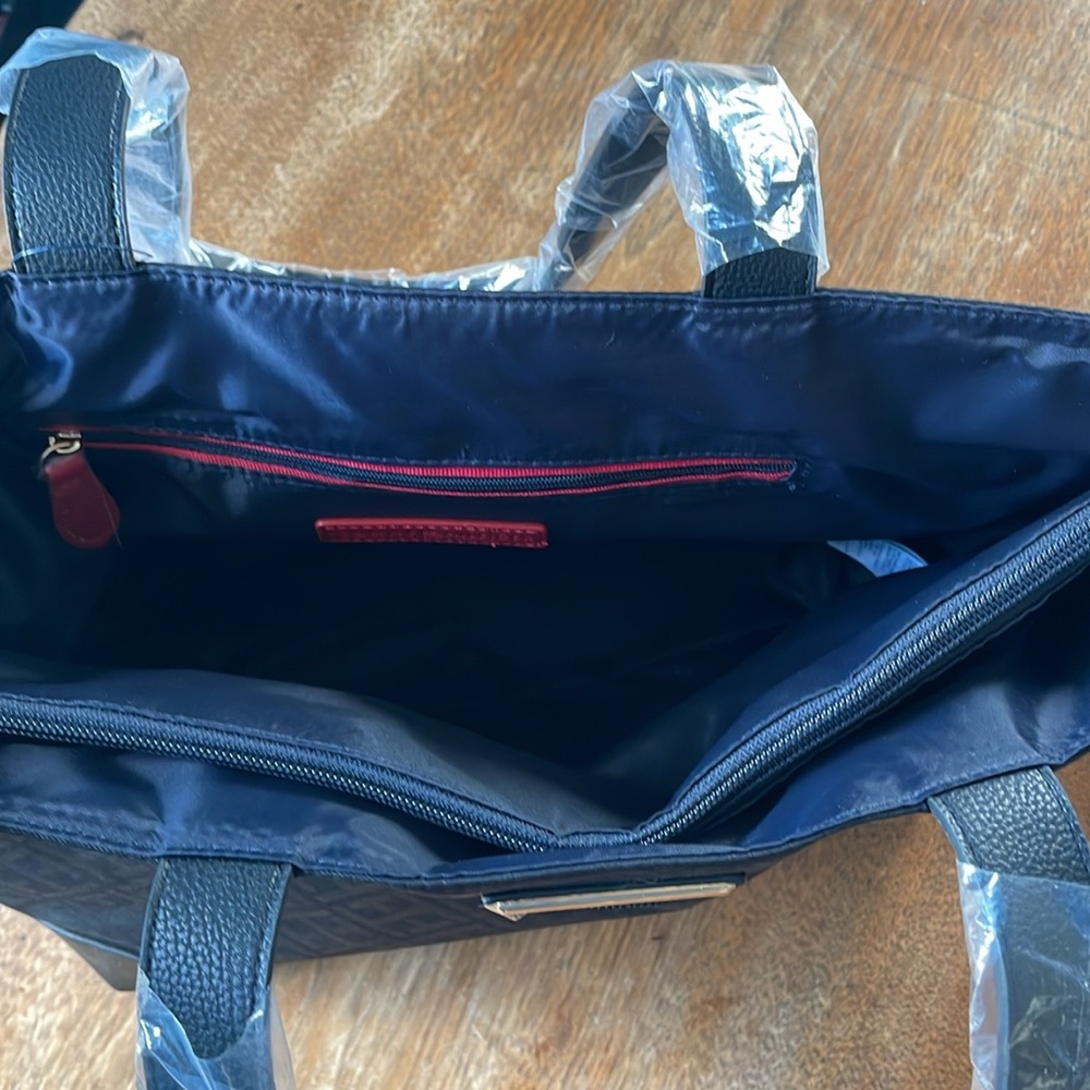 Tommy Hilfiger Shoulder Bag NWT - Picture 5 of 12